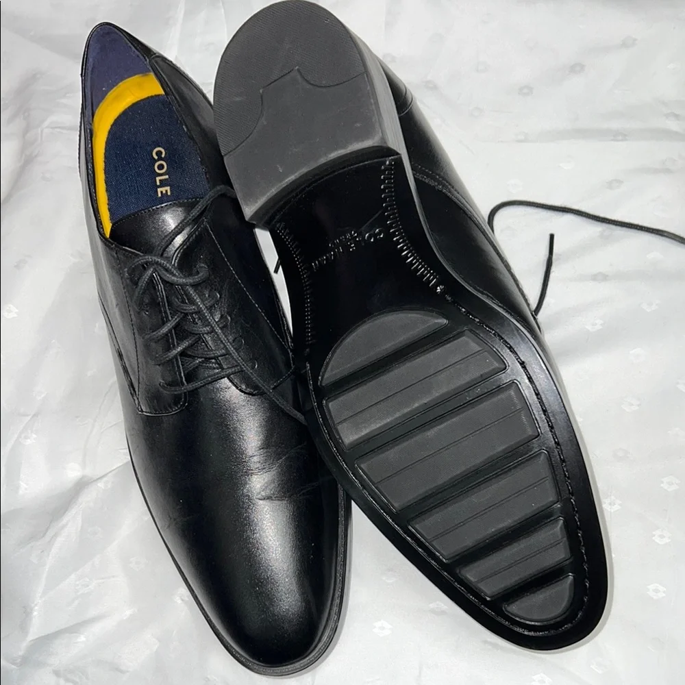Cole Haan Black Leather Oxford Shoes with Classic Design